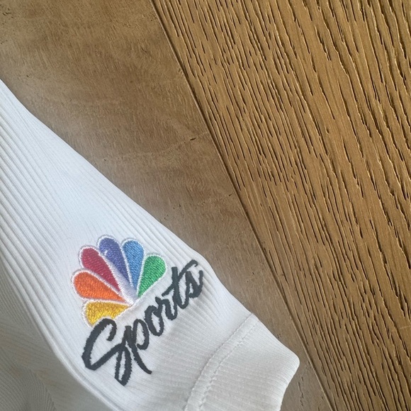 NWT Travis Mathew Womens Tropical Outlook Top Ivory Medium - Picture 3 of 7